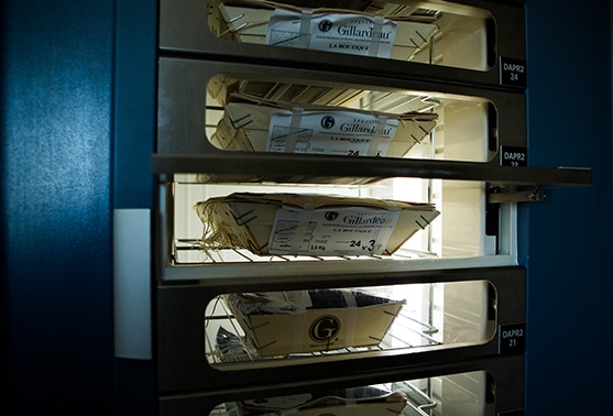 Maison Gillardeau - la Boutique Gillardeau - distributeur automatique de bourriches Gillardeau / oyster hampers dispenser